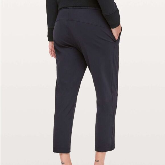 LULULEMON Black On The Fly Crop *23" (Second Release) Size 4 - Picture 5 of 10